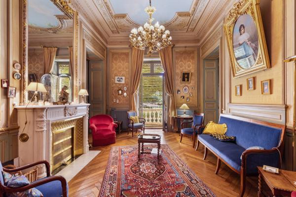 Immeuble 14 pièces - 1243 m²