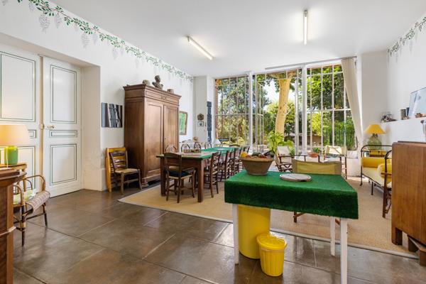 Immeuble 14 pièces - 1243 m²