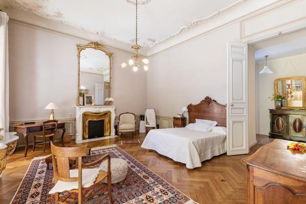 Immeuble 14 pièces - 1243 m²