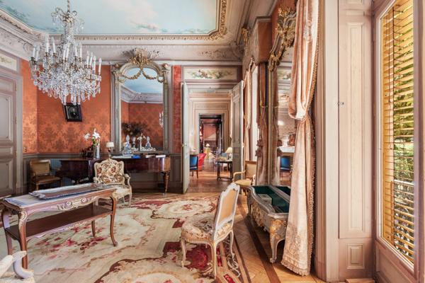 Immeuble 14 pièces - 1243 m²