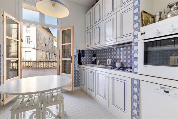 Immeuble 14 pièces - 1243 m²