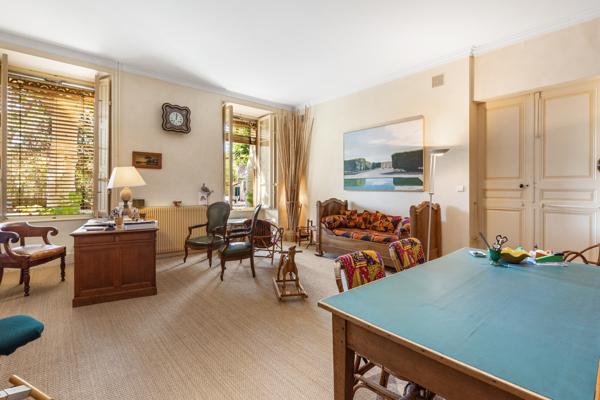 Immeuble 14 pièces - 1243 m²