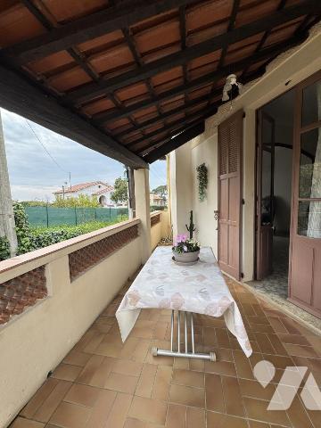 Maison individuelle sur 2  niveaux avec garage 