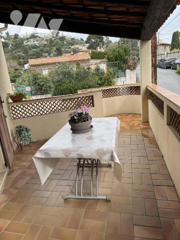 Maison individuelle sur 2  niveaux avec garage 