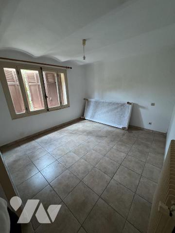 Maison individuelle sur 2  niveaux avec garage 