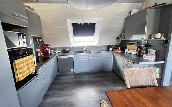 Immeuble à vendre    4 pièces • 407 m2 Saint-Hernin