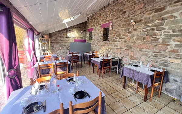 Immeuble à vendre    4 pièces • 407 m2 Saint-Hernin