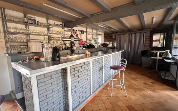 Immeuble à vendre    4 pièces • 407 m2 Saint-Hernin