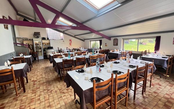 Immeuble à vendre    4 pièces • 407 m2 Saint-Hernin