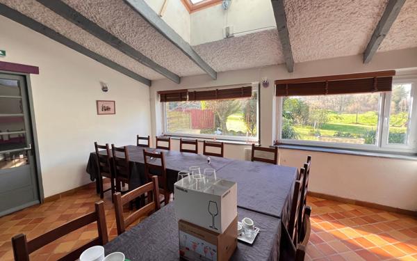 Immeuble à vendre    4 pièces • 407 m2 Saint-Hernin