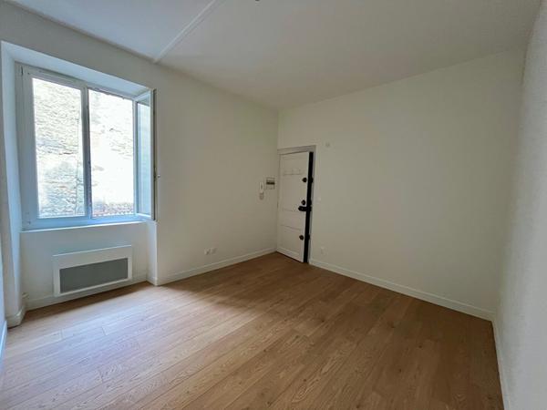 Studio 17m² rénové en centre ville ,  
Nantes 44000