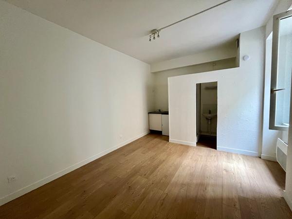 Studio 17m² rénové en centre ville ,  
Nantes 44000
