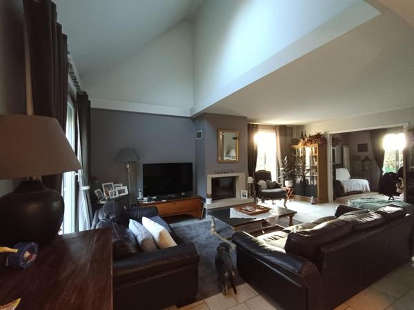 Superbe Propriété dans le très prisé Parc de Maugarny