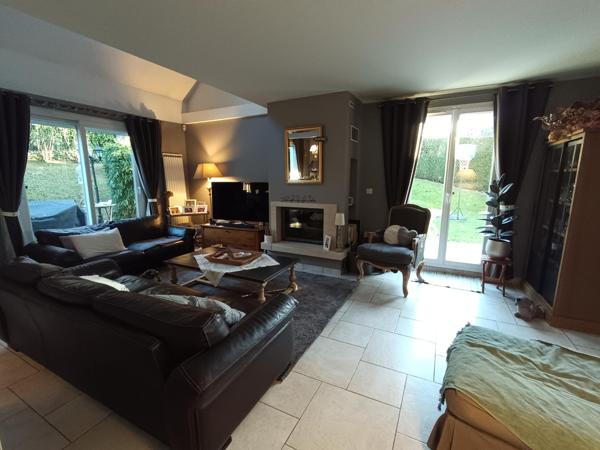 Superbe Propriété dans le très prisé Parc de Maugarny