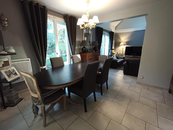 Superbe Propriété dans le très prisé Parc de Maugarny