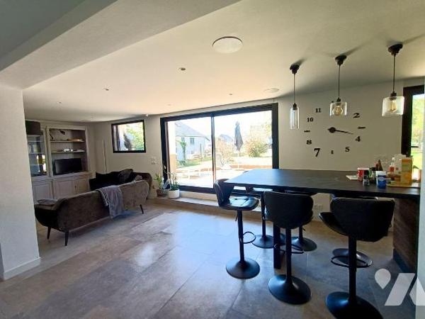 Votre office notarial TRENTE CINQ NOTAIRES vous propose - cette maison de 160 m² habitables,  d...