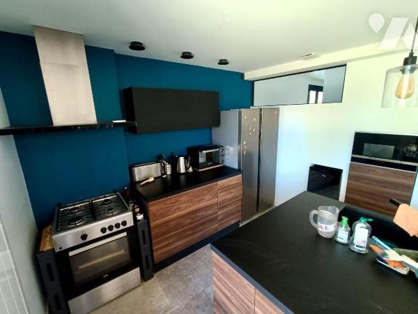 Votre office notarial TRENTE CINQ NOTAIRES vous propose - cette maison de 160 m² habitables,  d...