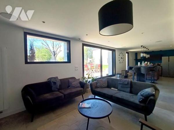 Votre office notarial TRENTE CINQ NOTAIRES vous propose - cette maison de 160 m² habitables,  d...