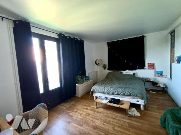 Votre office notarial TRENTE CINQ NOTAIRES vous propose - cette maison de 160 m² habitables,  d...