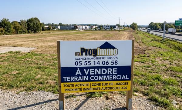 Terrain
        
        - 19865 m²