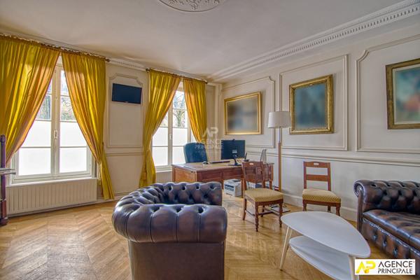 Versailles Notre-Dame Boulevard de la Reine Appartement 2 pièces 55 m² carrez €465 000 ** - Référence 27571