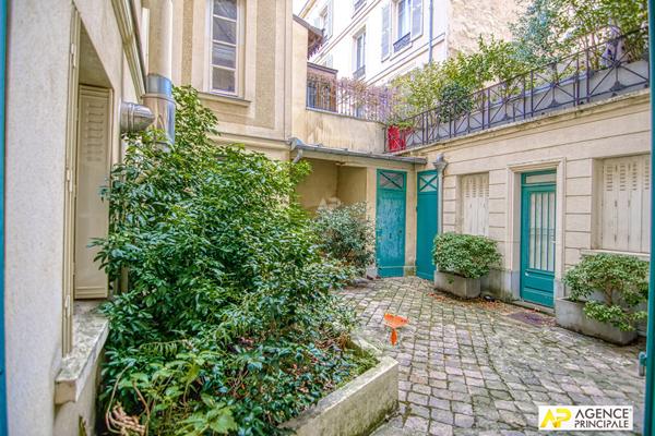 Versailles Notre-Dame Boulevard de la Reine Appartement 2 pièces 55 m² carrez €465 000 ** - Référence 27571