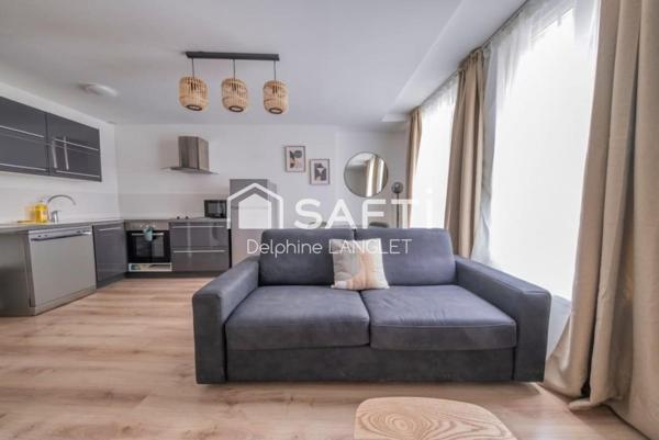 En plein cœur d’Épernay, découvrez cet appartement T2 entièrement refait à neuf, meublé, au 1er étage d’une petite copropriété aux faibles charges. Idéal pour un investisseur ou un primo-accédant, ce bien rare allie confort, emplacement privilégié et rentabilité.