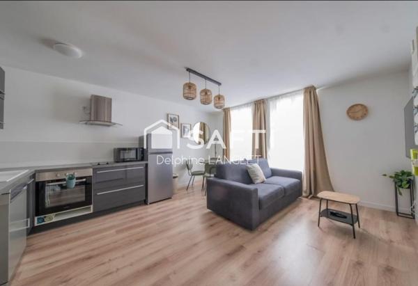En plein cœur d’Épernay, découvrez cet appartement T2 entièrement refait à neuf, meublé, au 1er étage d’une petite copropriété aux faibles charges. Idéal pour un investisseur ou un primo-accédant, ce bien rare allie confort, emplacement privilégié et rentabilité.