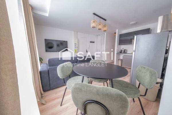 En plein cœur d’Épernay, découvrez cet appartement T2 entièrement refait à neuf, meublé, au 1er étage d’une petite copropriété aux faibles charges. Idéal pour un investisseur ou un primo-accédant, ce bien rare allie confort, emplacement privilégié et rentabilité.