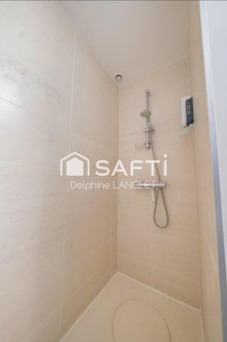 En plein cœur d’Épernay, découvrez cet appartement T2 entièrement refait à neuf, meublé, au 1er étage d’une petite copropriété aux faibles charges. Idéal pour un investisseur ou un primo-accédant, ce bien rare allie confort, emplacement privilégié et rentabilité.