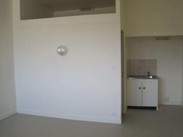 A LOUER STUDIO PROCHE CENTRE VILLE DE ST QUENTIN 02100