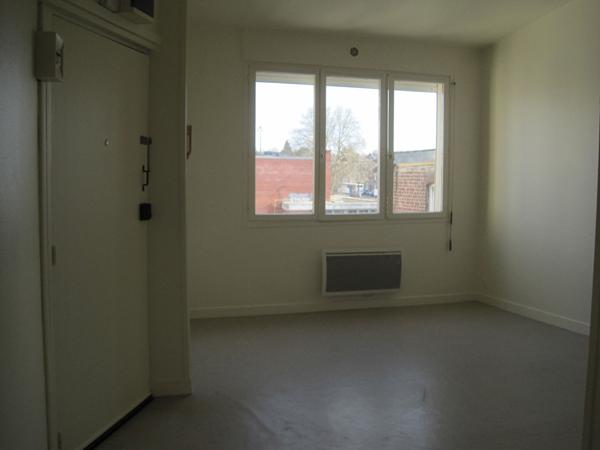 A LOUER STUDIO PROCHE CENTRE VILLE DE ST QUENTIN 02100
