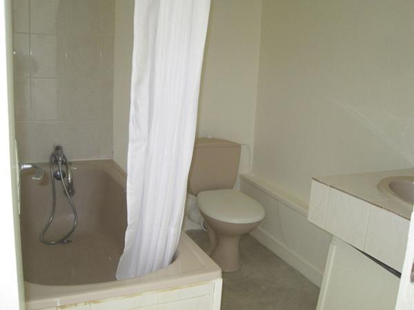 A LOUER STUDIO PROCHE CENTRE VILLE DE ST QUENTIN 02100