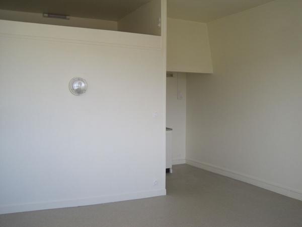 A LOUER STUDIO PROCHE CENTRE VILLE DE ST QUENTIN 02100