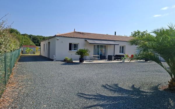 Maison à vendre    4 pièces •  Médis