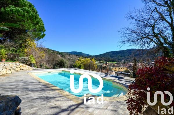 Maison traditionnelle 6 pièces de 114 m² à Collobrières (83610)