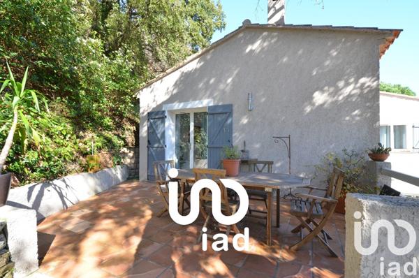 Maison traditionnelle 6 pièces de 114 m² à Collobrières (83610)