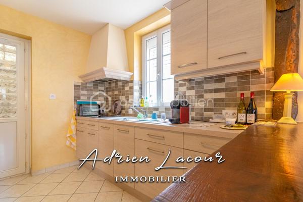 ROMORANTIN-LANTHENAY (41200) - JOLIE MAISON EN CENTRE VILLE, proche de la gare et au cœur de toutes les commodités, vous profiterez au rez-de-chaussée d’un salon/séjour, d'une cuisine aménagée et équipée avec cheminée ainsi que la climatisation réversible, d'une buanderie et d'une salle d'eau avec wc. A l'étage, un palier avec placards, 2 chambres dont une avec climatisation réversible et un cabinet de toilette avec wc et lavabo. Attenant à la cuisine, un préau fermé donnant accès à une petite courette sur le côté de la maison. Cour fermé sur le devant d'environ 35 m² avec portail.
Chauffage électrique et climatisation par pompe à chaleur air/air (Split)…
A découvrir rapidement!

Pour visiter et vous accompagner dans votre projet n'hésitez pas à me contacter, ADRIEN LACOUR.
- ESTIMATION GRATUITE DE VOTRE BIEN -