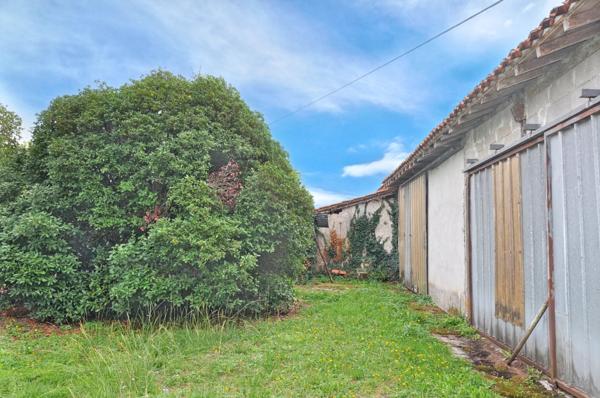 Ancienne ferme à restaurer - 160 m² avec un terrain de 4 794 m²