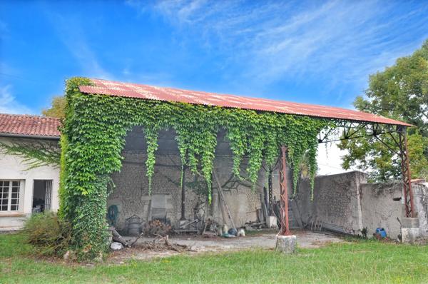 Ancienne ferme à restaurer - 160 m² avec un terrain de 4 794 m²