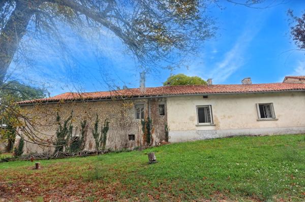Ancienne ferme à restaurer - 160 m² avec un terrain de 4 794 m²