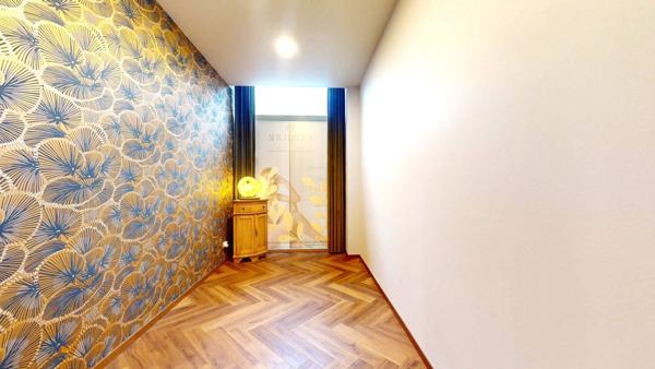 AGEN HYPERCENTRE - Boulevard CARNOT : Local commercial de 75 m² avec espace accueil, 3 bureaux et cuisine.