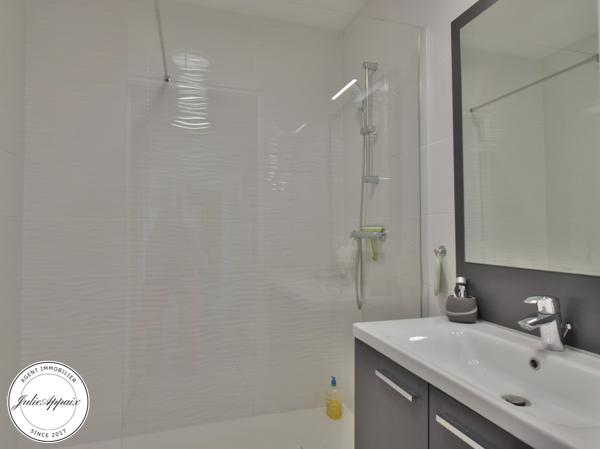 Saint-Raphaël (83700) APPARTEMENT 4 PIECES DERNIER ETAGE AVEC UNE GRANDE TERRASSE, GARAGE ET PLACE DE PARKING