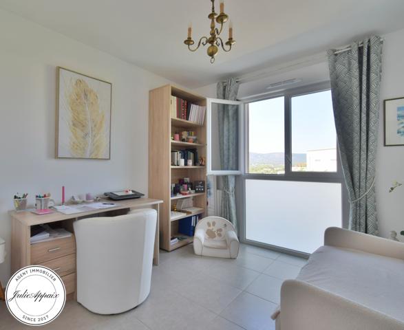 Saint-Raphaël (83700) APPARTEMENT 4 PIECES DERNIER ETAGE AVEC UNE GRANDE TERRASSE, GARAGE ET PLACE DE PARKING