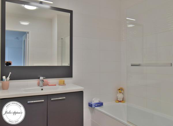 Saint-Raphaël (83700) APPARTEMENT 4 PIECES DERNIER ETAGE AVEC UNE GRANDE TERRASSE, GARAGE ET PLACE DE PARKING