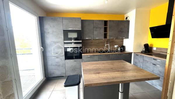 COUP DE CŒUR – 3 PIÈCES AVEC TERRASSE, PARKING & RÉSIDENCE RÉCENTE A CHOISY-LE-ROI

Vous recherchez un appartement clé en main, lumineux et idéalement situé ? Ne cherchez plus !

Situé au 3ᵉ étage avec ascenseur d’une résidence récente et sécurisée sous télésurveillance, ce magnifique 3 pièces de 71 m² offre un cadre de vie confortable et moderne.

Vous allez aimer :
• Un superbe séjour de 30 m², baigné de lumière, ouvert sur une agréable terrasse pour profiter des beaux jours
• Deux chambres confortables pour toute la famille
• Une salle de bain fonctionnelle
• Aucun travaux à prévoir : posez vos valises !

Confort au quotidien :
✔ Place de parking privative
✔ Résidence récente et sécurisée
✔ Chauffage électrique – eau collective

Emplacement idéal :
- RER C à seulement 12 minutes à pied
- Proche des commerces, écoles et commodités

Un bien parfait pour une résidence principale ou un investissement locatif.

Contactez-moi dès maintenant pour organiser une visite !
Shérazade Belattar à votre écoute.

VISITES POSSIBLES 7 JOURS / 7