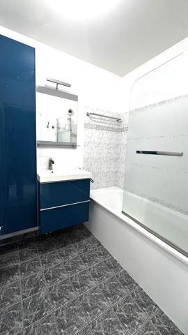 COUP DE CŒUR – 3 PIÈCES AVEC TERRASSE, PARKING & RÉSIDENCE RÉCENTE A CHOISY-LE-ROI

Vous recherchez un appartement clé en main, lumineux et idéalement situé ? Ne cherchez plus !

Situé au 3ᵉ étage avec ascenseur d’une résidence récente et sécurisée sous télésurveillance, ce magnifique 3 pièces de 71 m² offre un cadre de vie confortable et moderne.

Vous allez aimer :
• Un superbe séjour de 30 m², baigné de lumière, ouvert sur une agréable terrasse pour profiter des beaux jours
• Deux chambres confortables pour toute la famille
• Une salle de bain fonctionnelle
• Aucun travaux à prévoir : posez vos valises !

Confort au quotidien :
✔ Place de parking privative
✔ Résidence récente et sécurisée
✔ Chauffage électrique – eau collective

Emplacement idéal :
- RER C à seulement 12 minutes à pied
- Proche des commerces, écoles et commodités

Un bien parfait pour une résidence principale ou un investissement locatif.

Contactez-moi dès maintenant pour organiser une visite !
Shérazade Belattar à votre écoute.

VISITES POSSIBLES 7 JOURS / 7
