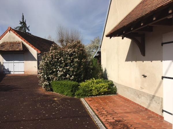 Veaugues (18300) Maison 5 Pièces de 135m2 avec Garage et dépandances sur parcelle de 1770m2 à proximité de Veaugues