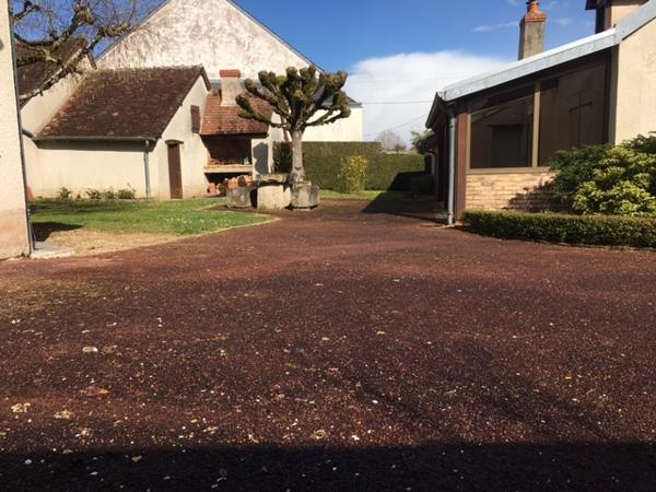 Veaugues (18300) Maison 5 Pièces de 135m2 avec Garage et dépandances sur parcelle de 1770m2 à proximité de Veaugues