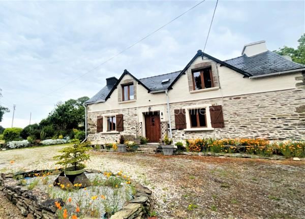 Située dans un environnement calme et rural, découvrez le charme de cette maison construite en 1949 sur un terrain d’environ 1900 m². 

Belle maison, entièrement rénovée en pierre de taille, offre un équilibre entre le charme de l’ancien et le confort moderne dans une tranquillité absolue. Elle permet également de profiter d’un espace  extérieur agréable grâce à son jardin aménagé et d’une piscine hors sol. 
La présence d’un hangar de 90m², d’un abri de jardin en bois et d’une dépendance à rénover de plus de 70m², sont  des plus pour les aventureux.

Ce bien est situé à la campagne de Landeleau, entre la ville de Carhaix et de Châteauneuf-du-Faou. 
Cette charmante maison est composée de : 
Au rez-de-chaussée 
- D’une entrée
- D’un séjour de 21m²
- D’une cuisine équipée de 17m² , 
- D’une véranda isolée et chauffée de 17m². 
A l’étage : 
- Une chambre parentale avec sa salle d’eau privative et son WC de 12m² ; 
- Deux pièces bien aménagées de 6m² et 5m² en loi Carrez 
- Salle de douche ; 
La véranda est ouverte sur sa terrasse et son agréable jardin. 

Il faut parler de l'aspect techniques  :
-	Huisseries en bois double vitrage
-	Chauffage électrique et poêle à bois
-	Volets battants au rez-de-chaussée
-       Isolation murs et toitures
-       Toiture en bon état 
-	VMC dans les toilettes du rez-de-chaussée 
-	Assainissement en fosse septique avec pompe de relevage. 

Le jardin est clos, sans vis-à-vis à l'arrière de la propriété. Terrain arboré et aménagé.   
Elle est à la recherche de nouveaux propriétaires qui pourraient être vous. Pour la visiter, me contacte au 07 64 41 12 36 ou par mail'e.barre@bskimmobilier.com.